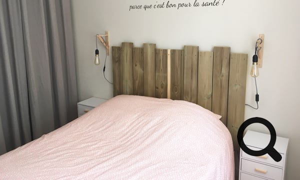 La chambre "la Vézère" dispose d'un lit double, d'un dressing et d'un ventilateur.